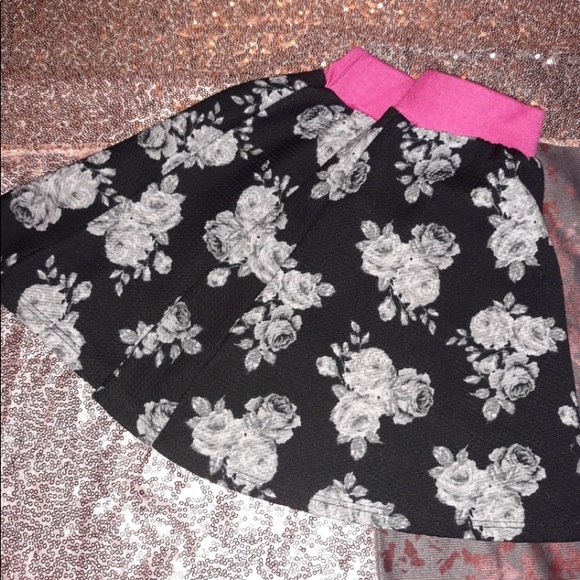 Girls skirt - Picture 3 of 3